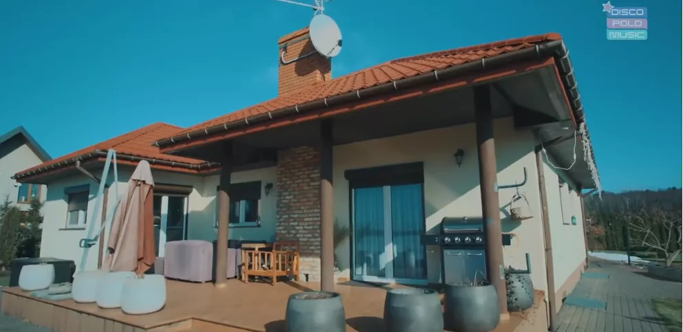 Radek Liszewski „Weekend„ mieszka w luksusie?! Gwiazdor disco polo pokazał publicznie swoje mieszkanie! [Zdjęcia]
